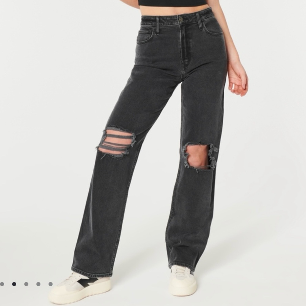 Hollister ultra high-rise dad jeans. Size: 4R/27